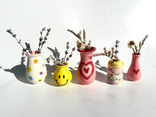Load image into Gallery viewer, Mini Daisy Vase
