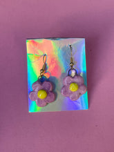 Load image into Gallery viewer, Daisy Dangle Earrings